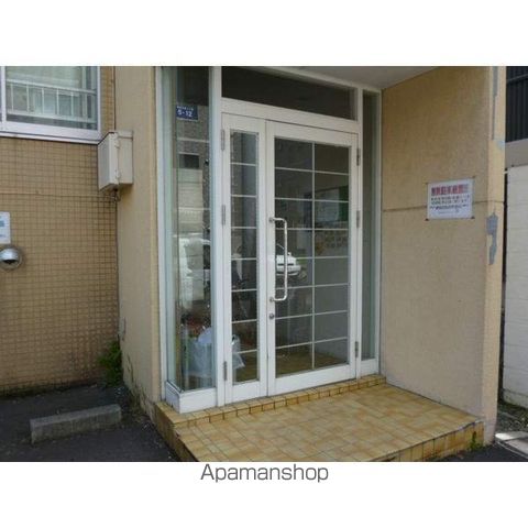 小野ビルの玄関写真