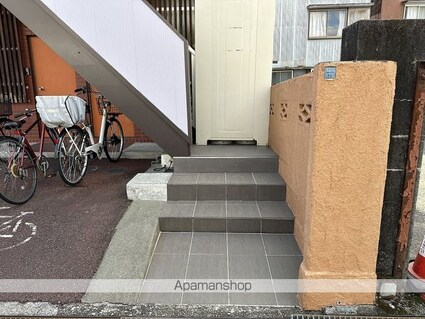 高知県高知市薊野西町３丁目[1DK/28.05m2]のエントランス