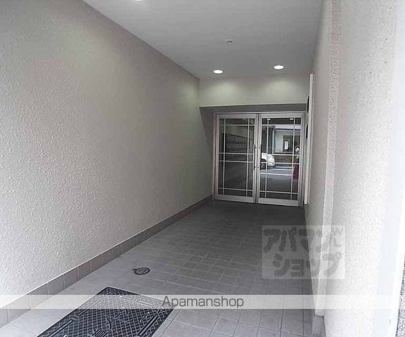富小路マンションの玄関写真