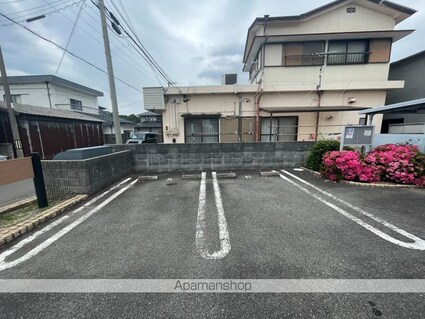 オーシャン・ハイツ[2DK/42.77m2]の駐車場