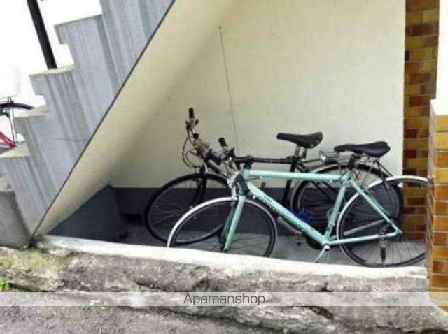 香里園森岡マンション1・2の玄関写真