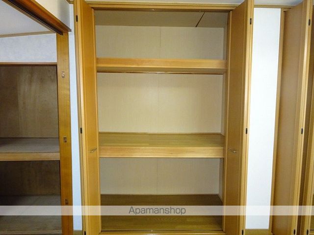 伊賀中府アパート 東側の内装写真