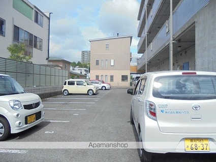 高知県高知市愛宕町４丁目[1K/20m2]の駐車場3