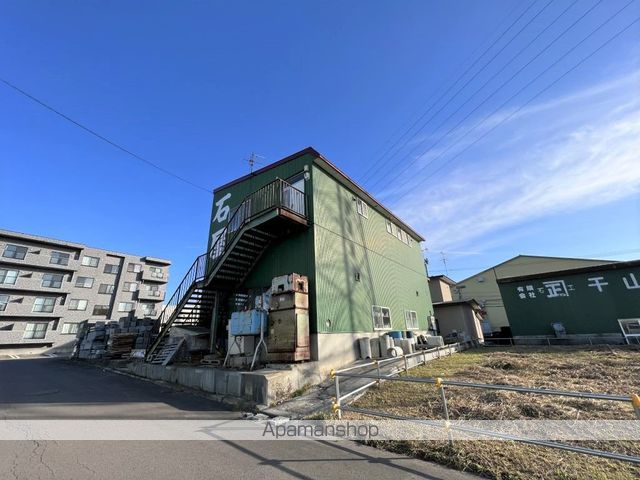 西桔梗町835アパートの外観写真