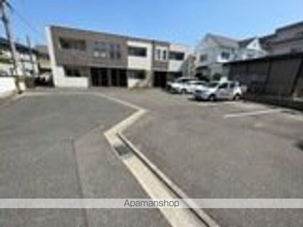 Ａｍｏｕｒ　Ａｙａ[1LDK/45.46m2]の駐車場1