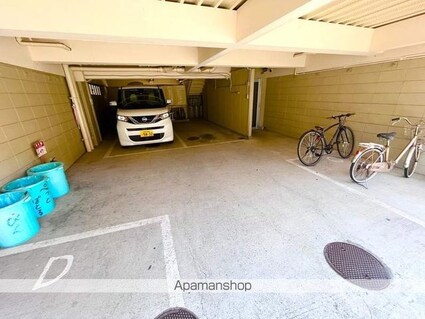 和歌山県和歌山市島崎町３丁目[1K/15m2]の駐車場