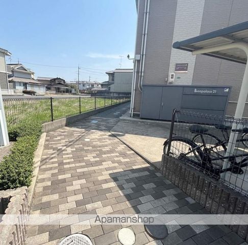 レオパレスフリージア山手の玄関写真