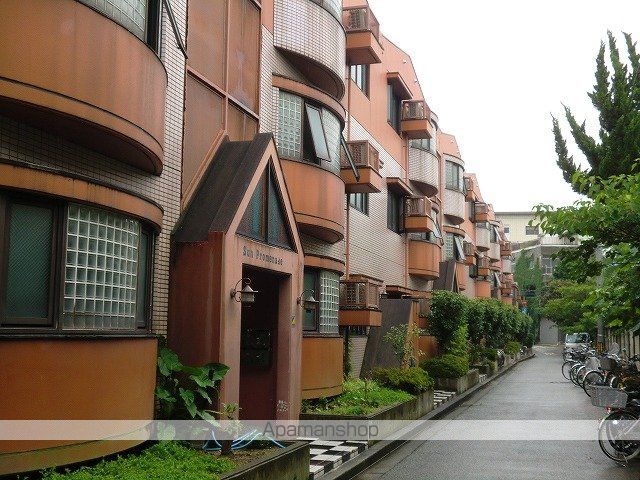 サンプロムナードの外観写真