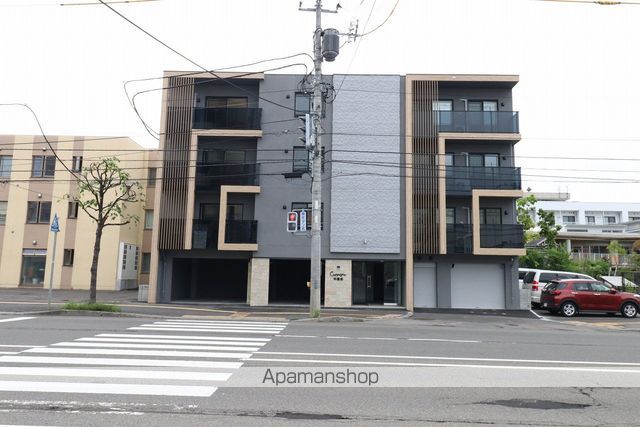 カレラ学園前の外観写真