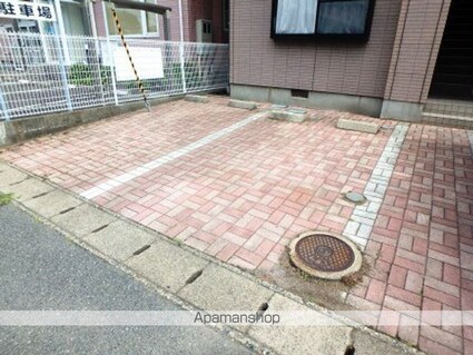 ハーモニー紫竹Ⅱ[2K/31.8m2]の駐車場1