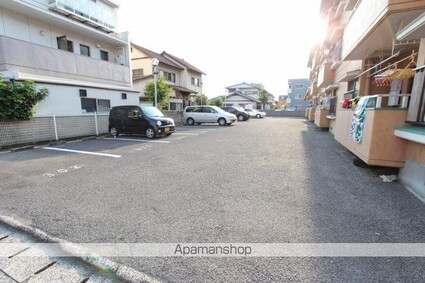 香川県高松市新北町[3LDK/74.4m2]の駐車場