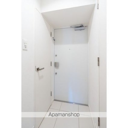 コンフォリア・リヴ新中野ＳＯＵＴＨ[1LDK/28.88m2]の玄関