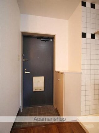 ラフール築山[1R/28.44m2]の玄関