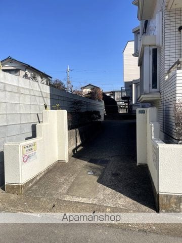 ルームヒルズ西都賀の玄関写真