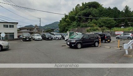 リザイヤビル[3LDK/65.55m2]の駐車場