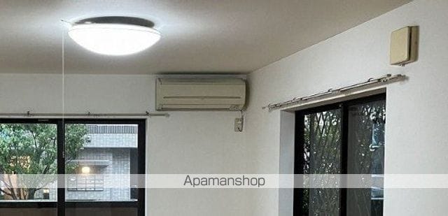 リビング室見の内装写真