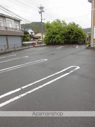 トゥジュールヴェール[2LDK/58.48m2]の駐車場