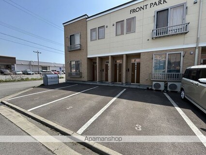 フロントパーク[1LDK/42.22m2]の駐車場