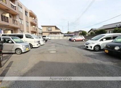 シーバハイツ[2LDK/56.8m2]の駐車場1