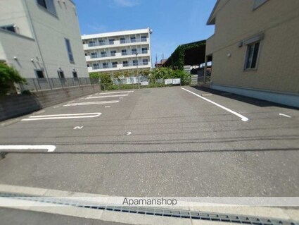 和歌山県和歌山市出島[1R/26.93m2]の駐車場1