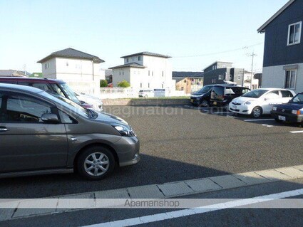 レークタウンＥ棟[2DK/55.4m2]の駐車場