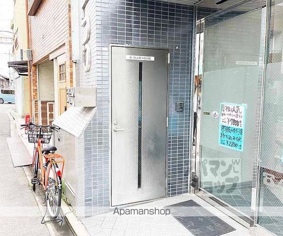 クラブハウスの玄関写真