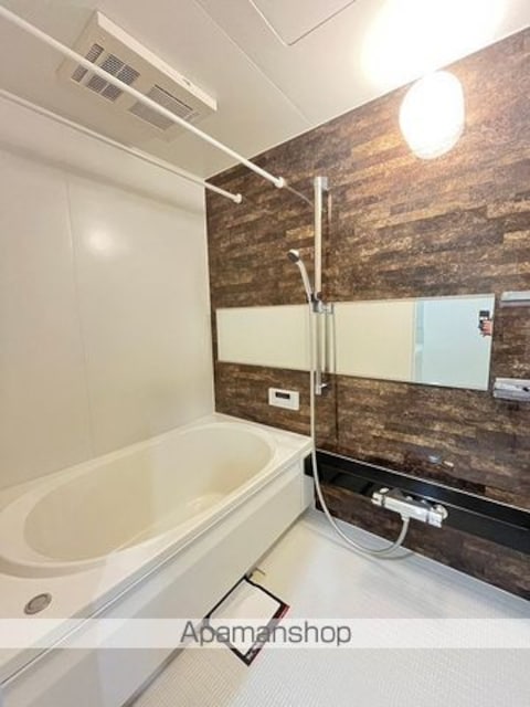 和歌山県和歌山市鷹匠町２丁目[2LDK/63.72m2]のバス