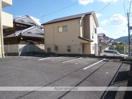 メゾン・ド・コート[1R/30m2]の駐車場