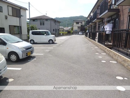 リビングタウン唐崎　Ａ棟[1LDK/54.84m2]の駐車場
