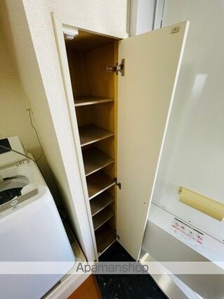 レオパレス慶[1K/26.49m2]の玄関