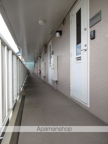 ライフ台原B棟の玄関写真