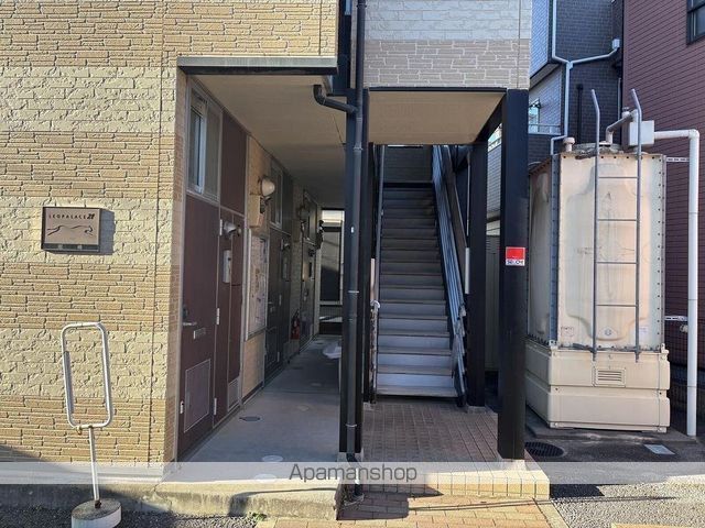 レオパレス堀崎の玄関写真