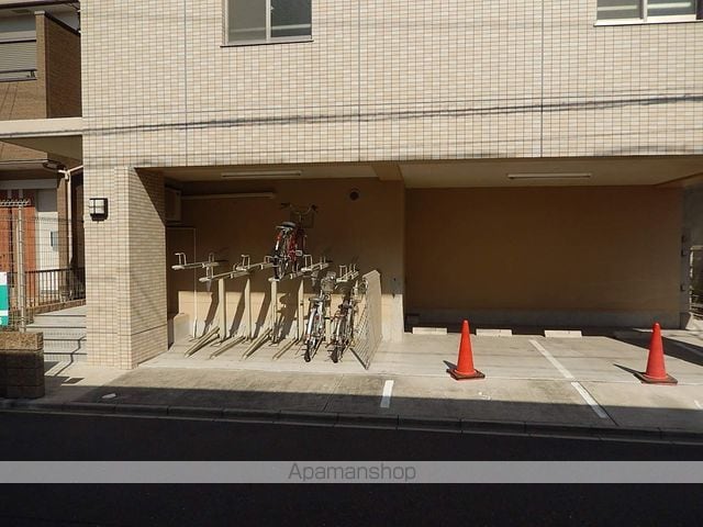 名古屋市名城線 志賀本通駅 徒歩3分 4階建 築18年の玄関写真