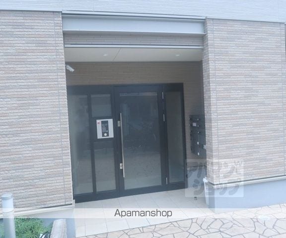 シャルマン東寺南I・IIの玄関写真