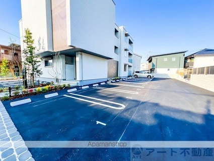 シャーメゾン小栗[2LDK/76.53m2]の駐車場2