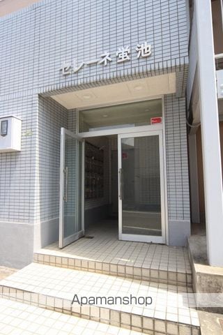 セレーネ蛍池の玄関写真