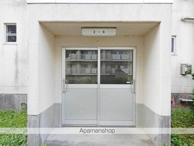ビレッジハウス勝北2号棟の玄関写真