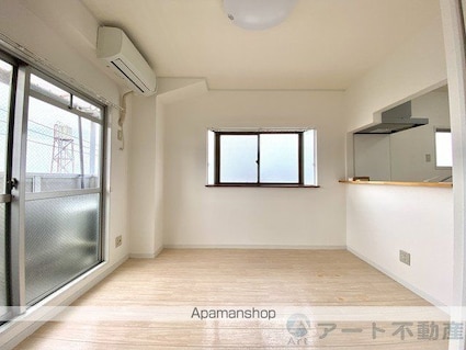 アルト雄郡　西棟[1R/22.9m2]のリビング・居間