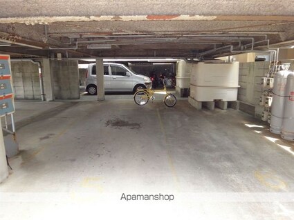 ロイヤルコーポ[1K/25m2]の駐車場