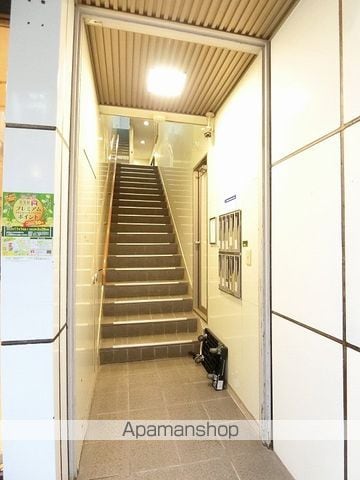 UEDAビルの玄関写真