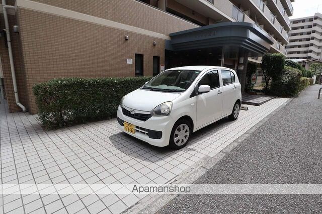 ラフィネ立川[3LDK/70.53m2]の駐車場