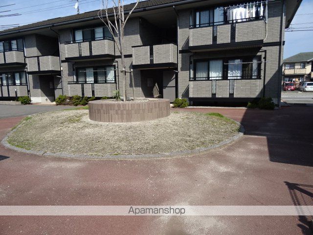 ガーデンスクエアDの玄関写真