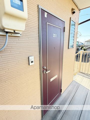 クリスタルIIの玄関写真