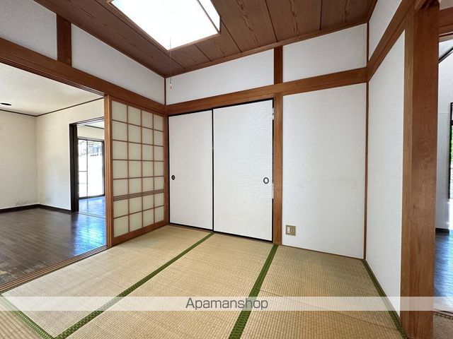 岡崎市六供町貸家の内装写真