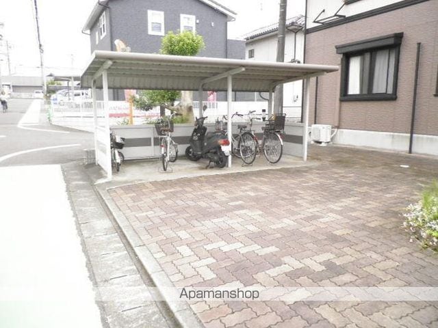 L’Untieune Bの内装写真