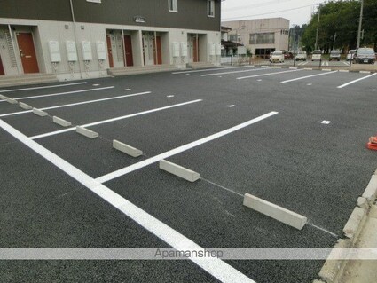 オルフェーヴル[1LDK/31.56m2]の駐車場2