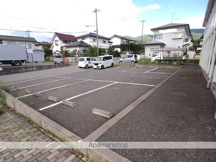 レオパレスレザン　かたおか[1K/23.18m2]の駐車場1