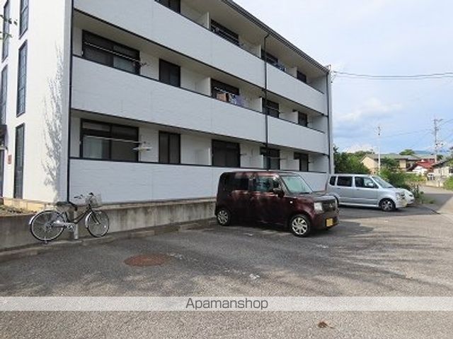 レオパレスクレール[1K/26.49m2]の駐車場2