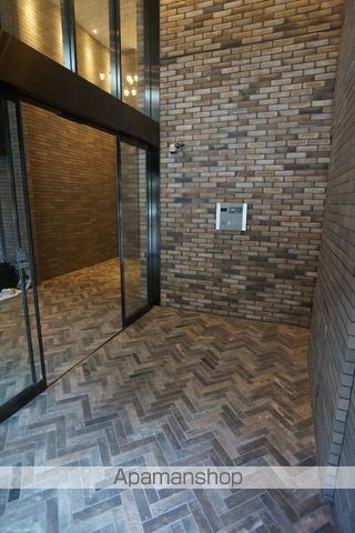 コンフォリア新宿の玄関写真