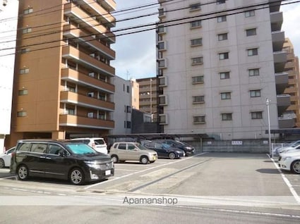 和歌山県和歌山市十番丁[1LDK/40m2]の駐車場2